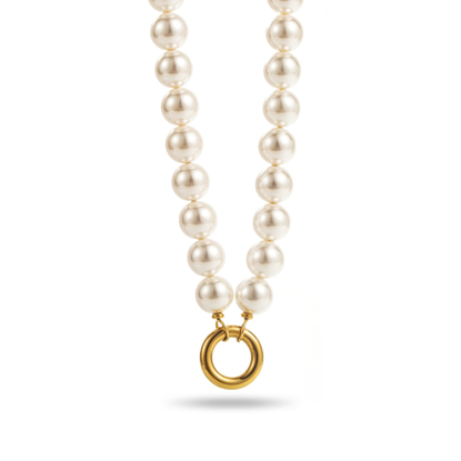 PEARL SHORT NECKLACE WITH GOLDEN RING PENDANT