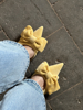 PUMP YELLOW RIBBON