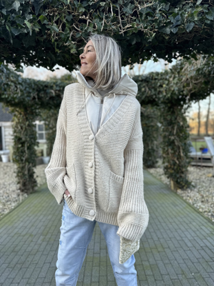 KNITTED CARDIGAN DETAILS 